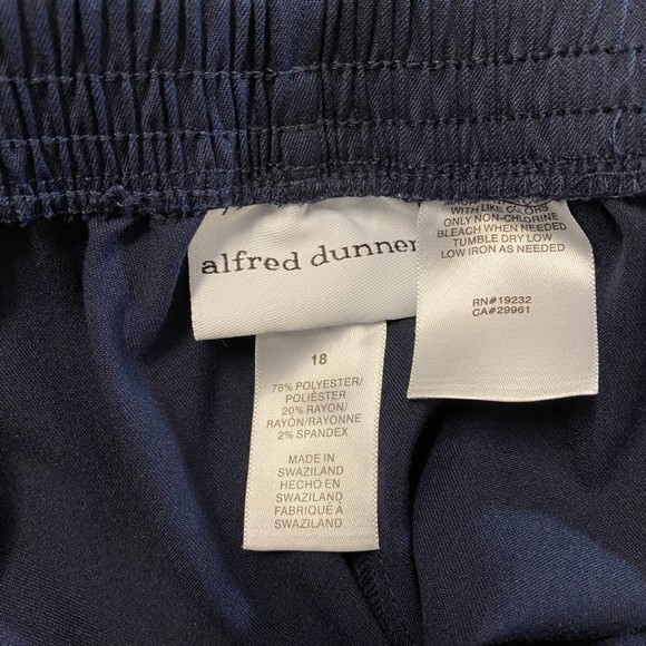 Alfred Dunner Navy Blue Cuff Capri Pants Size 18 - Picture 6 of 6